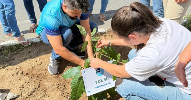 Prefeitura realiza plantio de mudas em alusão aos 40 anos da Escola Maria Elenita